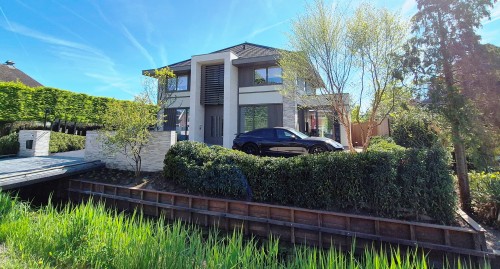 Entree villa bekleed met Pietra de Lorenzo